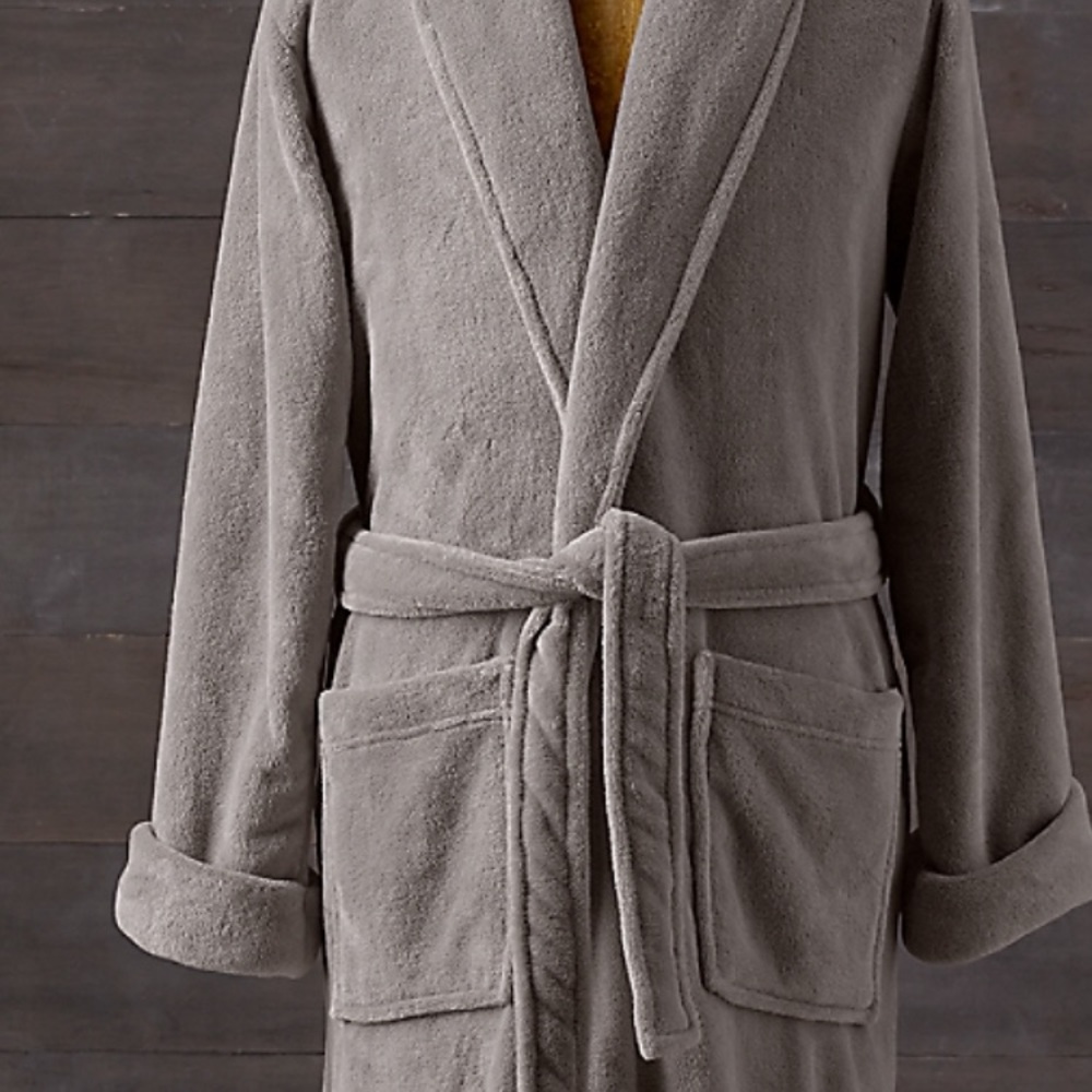 RH Luxury Plush Spa Robe - Picture 2 of 2